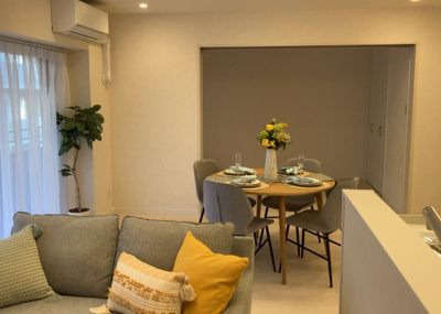 【居間・リビング】 | レクシオ大和田 | リビングの間取りの種類は大きくわけてリビングとダイニングが別になっているタイプ、リビングダイニング一体型です。どちらも一長一短ですので、家を選ぶ時はその両面をチェックして決めるようにしましょう。