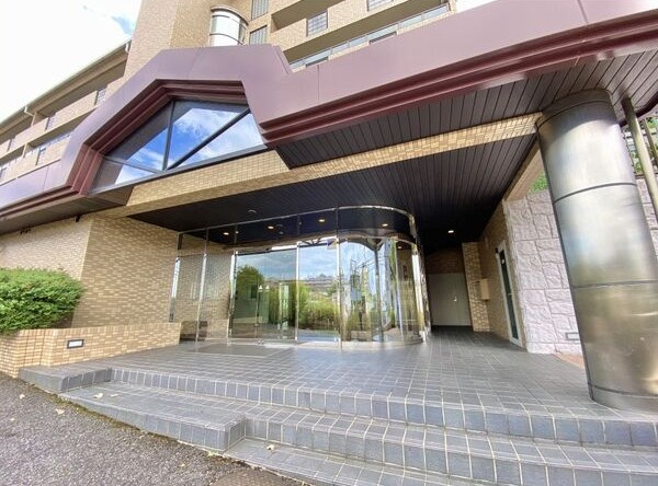 サムティレジデンス東山公園のエントランス