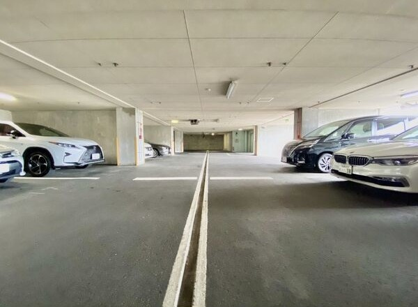 サムティレジデンス東山公園の駐車場