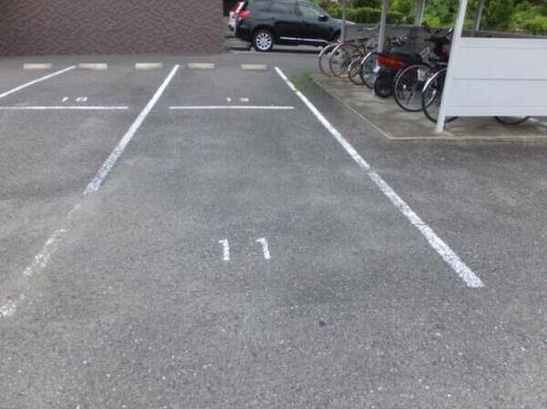 本郷マンションの駐車場