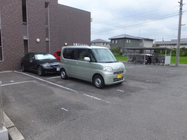 本郷マンションの駐車場