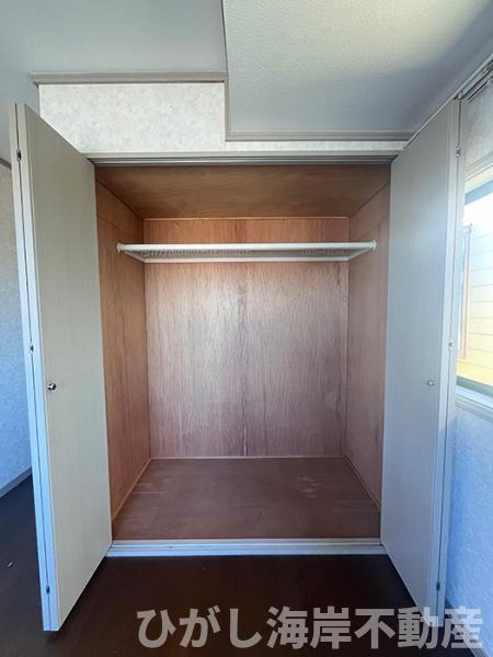 藤沢市鵠沼藤が谷４丁目　中古戸建の設備|新規リフォーム前　洋室8.5帖　クローゼット 