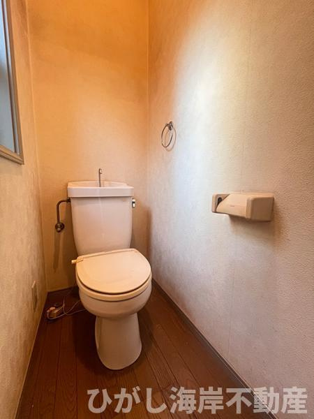 藤沢市鵠沼藤が谷４丁目　中古戸建のトイレ|新規リフォーム前　洗浄機能付きお手洗い