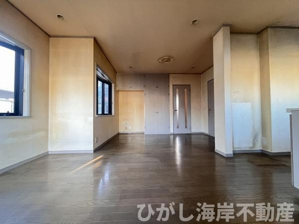 藤沢市鵠沼藤が谷４丁目　中古戸建の居間・リビング|新規リフォーム前　13帖　LDK