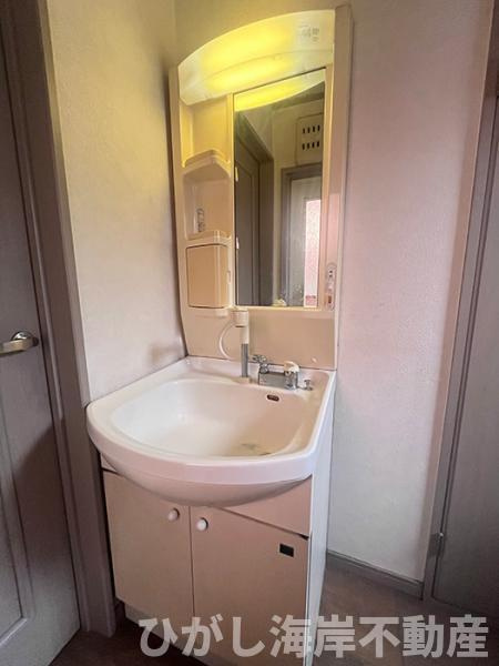 藤沢市鵠沼藤が谷４丁目　中古戸建の独立洗面台|新規リフォーム前　洗面化粧台