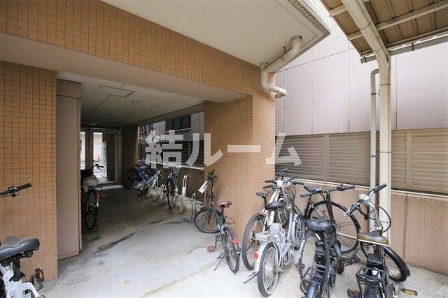 新宿区北新宿１丁目の賃貸マンションの駐車場