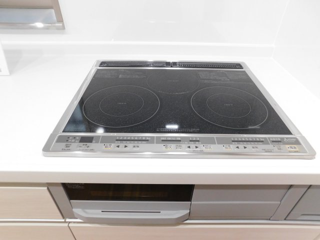 名古屋市中村区横井１丁目の中古一戸建のキッチン|◇ＩＨコンロ◇　　新品交換済みのＩＨコンロ　しっかり３口で安心♪