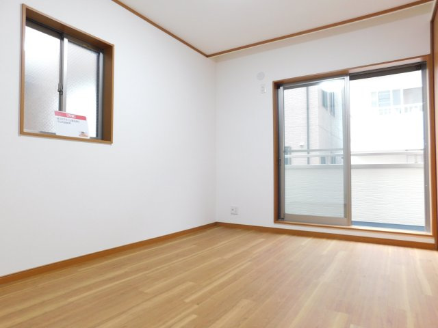 名古屋市中村区横井１丁目の中古一戸建の洋室|◇２階洋室◇　　２面採光で明るい洋室約６．０帖　全居室収納完備♪