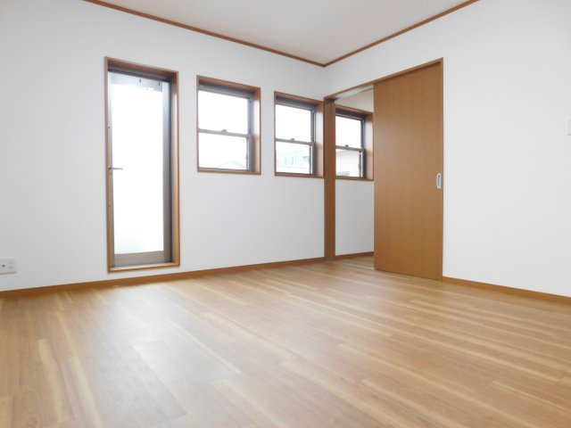 名古屋市中村区横井１丁目の中古一戸建の洋室|◇２階洋室◇　　２面採光で明るい洋室約８．０帖　全居室収納完備♪