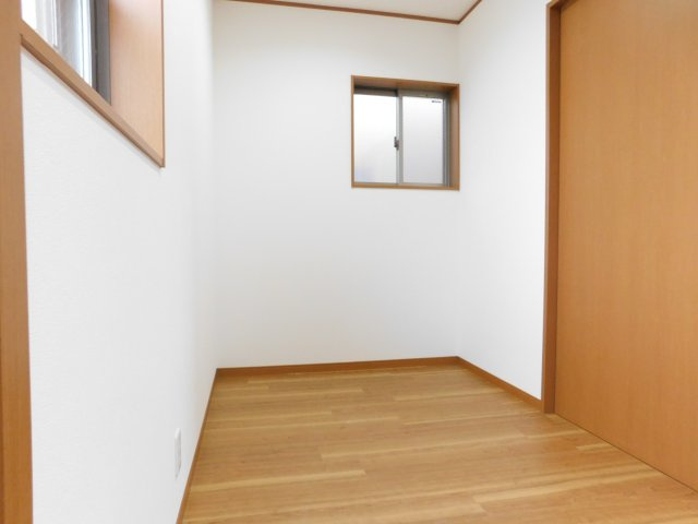 名古屋市中村区横井１丁目の中古一戸建の収納|◇ＷＩＣ◇　　２階洋室に併設のＷＩＣ　約３．０帖の大型ＷＩＣ♪