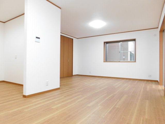 名古屋市中村区横井１丁目の中古一戸建の居間・リビング|◇リビング◇　　南面を含む３面採光で明るいリビング♪　広くてくつろげる空間♪