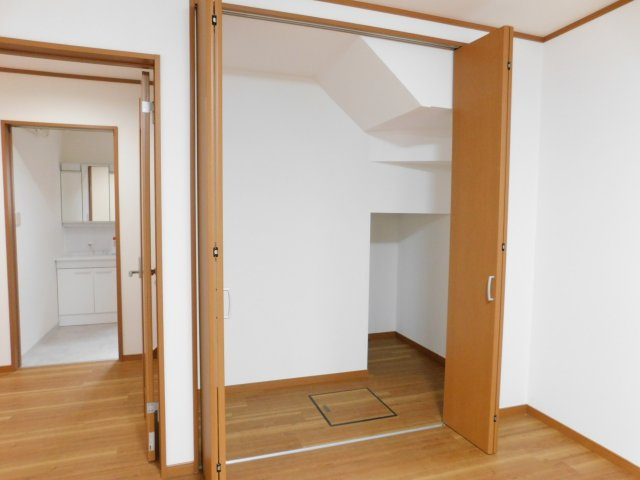 名古屋市中村区横井１丁目の中古一戸建の収納|◇リビング収納◇　　階段下のリビング収納　大容量で日用品などのストック置き場として活躍♪　　