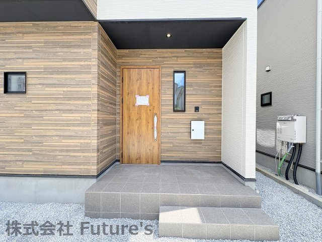 三郷市高州4丁目　新築戸建　全3棟　1号棟のエントランス|玄関アプローチです