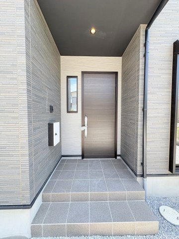 三郷市高州4丁目　新築戸建　全3棟　3号棟のエントランス|玄関アプローチです