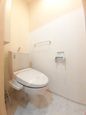 【トイレ】 | キャッスルビーチ　Ｂ　2DKW | コンパクトで使いやすいトイレです