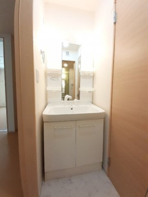【洗面所】 | キャッスルビーチ　Ｂ　2DKW | スペースが確保できる洗面所です