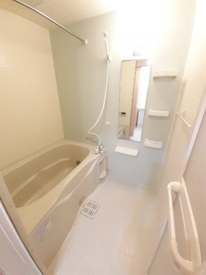 【浴室】 | キャッスルビーチ　Ｂ　2DKW | 日々の疲れを癒すお風呂付です