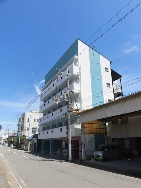 フォースアベニューの駐車場