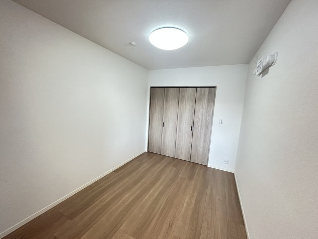 【洋室】シャトレ愛松一宮７ 