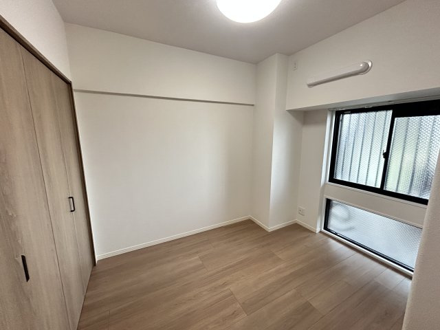 【洋室】シャトレ愛松一宮７ 