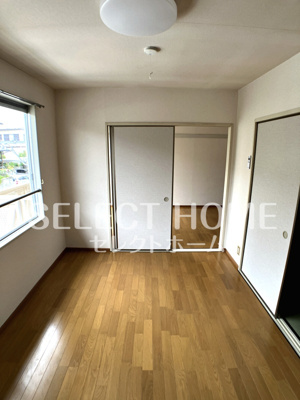 【寝室】 | エバーグリーンＢ | 落ち着いた色調の寝室です