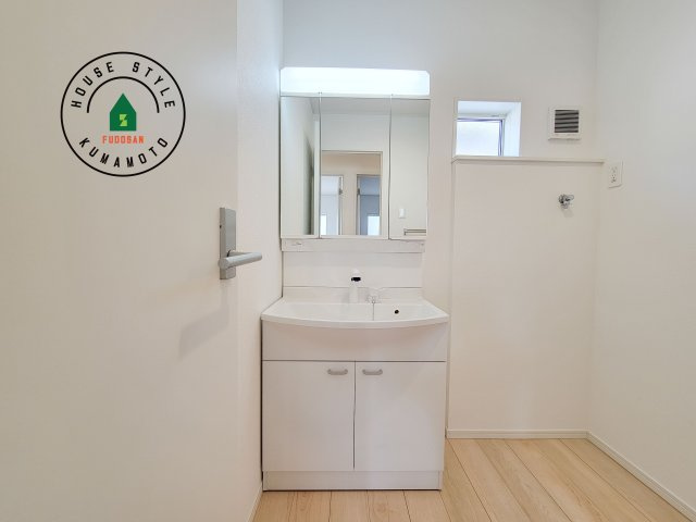 宇土市宮庄町第1-2棟（2号棟）の独立洗面台|洗面所は小さなプライベートスペース。歯磨き、洗顔と毎日施す個人空間。