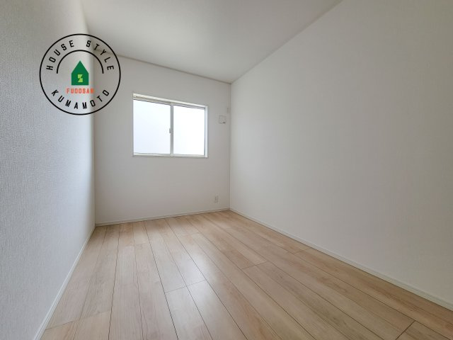 宇土市宮庄町第1-2棟（2号棟）の洋室|各部屋収納を備えており過ごしやすいお家です！