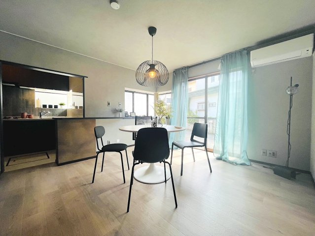 【居間・リビング】 | 滑川町大字月輪　中古戸建