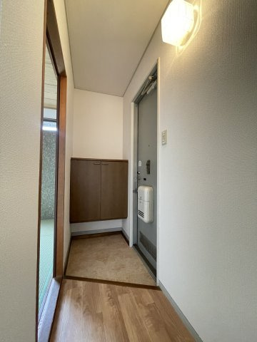 冬築タウン・パートⅡF棟の玄関