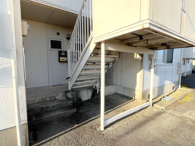 冬築タウン・パートⅡF棟のエントランス