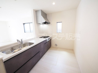 【キッチン】 | 奈良市宝来３丁目の新築一戸建 全９区画 | 現地写真（９号地キッチン）人気の対面キッチン♪