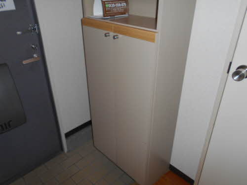 クレスコC棟の玄関