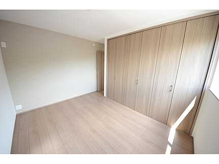 広島市東区上温品4丁目　新築一戸建ての洋室