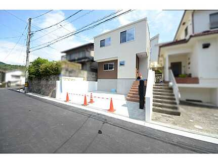 広島市東区上温品4丁目　新築一戸建ての前面道路含む現地写真