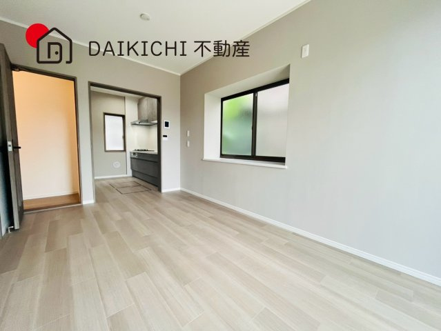 【居間・リビング】 | 鴻巣市宮地2丁目　中古戸建