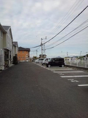 【駐車場】 | ラルジュ余戸　Ａ | 駐車場があるので、車を買う予定の方も安心です