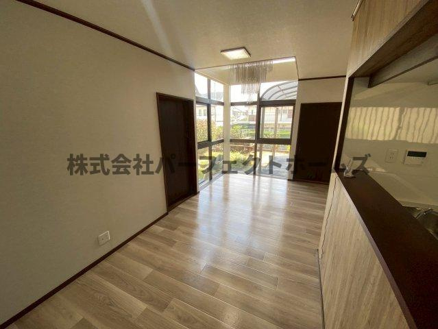 香里ヶ丘11丁目戸建　賃貸の居間・リビング|ゆったりとした居間です