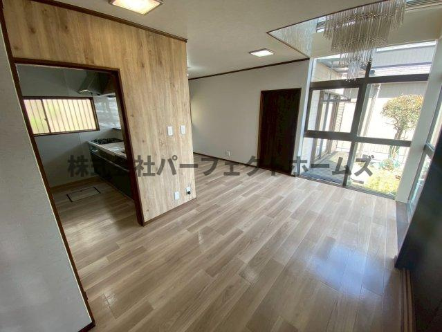 香里ヶ丘11丁目戸建　賃貸の居間・リビング|ゆったり過ごせる居間です