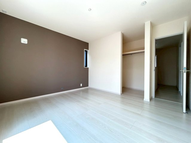 リーブルガーデン　一宮市今伊勢町本神戸　全6区画分譲の寝室|すべての居室にはたっぷり収納できる大型のクローゼット、各室に２４時間換気システムを設置しています。
排気ファンから低風量で24時間強制排気し、家の中の空気をいつも新鮮に保ちます。
