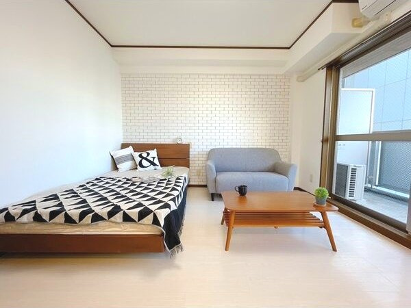 アスール江坂の洋室