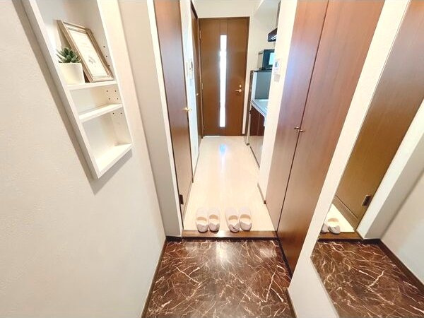 アスール江坂の玄関