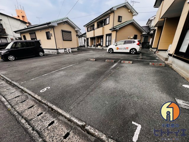 メゾネット山ノ井の駐車場|駐車スペースもあります