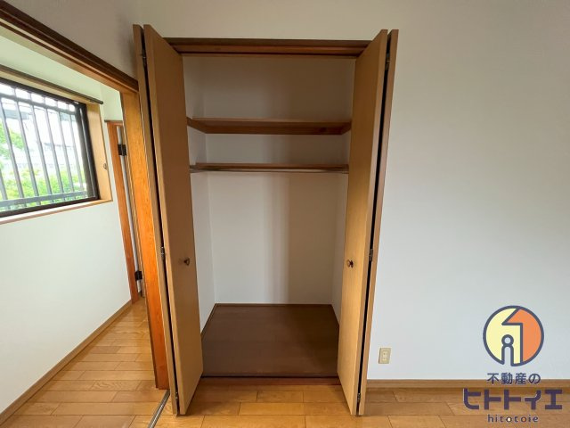 メゾネット山ノ井の収納|洋室のクローゼットです