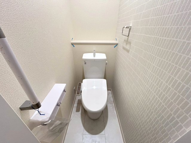 リーブルガーデン　一宮市今伊勢町本神戸　全6区画分譲のトイレ|超表面平滑加工とイオンパワーの「セフィオンテクト」加工で、汚れが付きにくく落ちやすい仕様で清潔です。
便器にフチがないので汚れが隠れて見えない部分がありません。お手入れがとってもラクラクです。