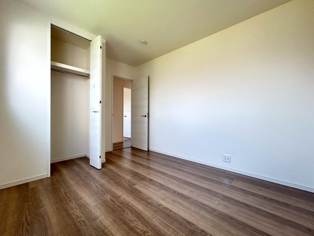 リーブルガーデン　一宮市今伊勢町本神戸　全6区画分譲の寝室|すべての居室にはたっぷり収納できる大型のクローゼット、各室に２４時間換気システムを設置しています。
排気ファンから低風量で24時間強制排気し、家の中の空気をいつも新鮮に保ちます。
