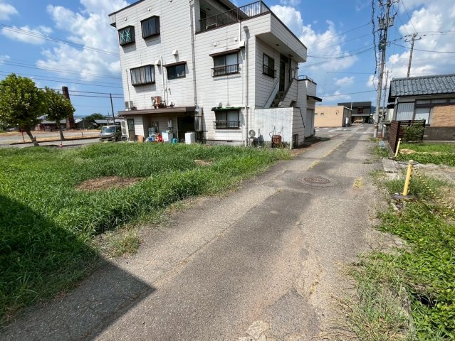鯖江市水落町３丁目　土地の前面道路含む現地写真
