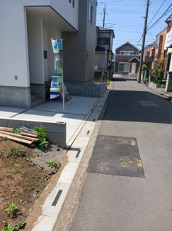 【前面道路含む現地写真】 | 越谷市下間久里　新築分譲住宅　全２棟