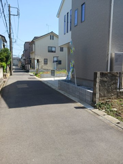 【前面道路含む現地写真】 | 越谷市下間久里　新築分譲住宅　全２棟