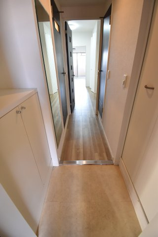 フロンティアタワー九条Ⅲの玄関