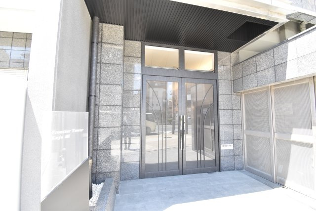 フロンティアタワー九条Ⅲのエントランス